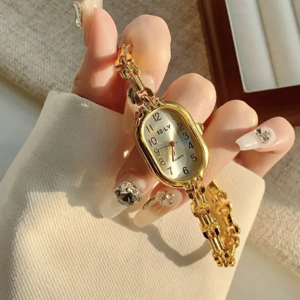 ساعة ذهبية نسائية فاخرة – تصميم ريترو بمينا رقمي وزركون لامع - Image 6