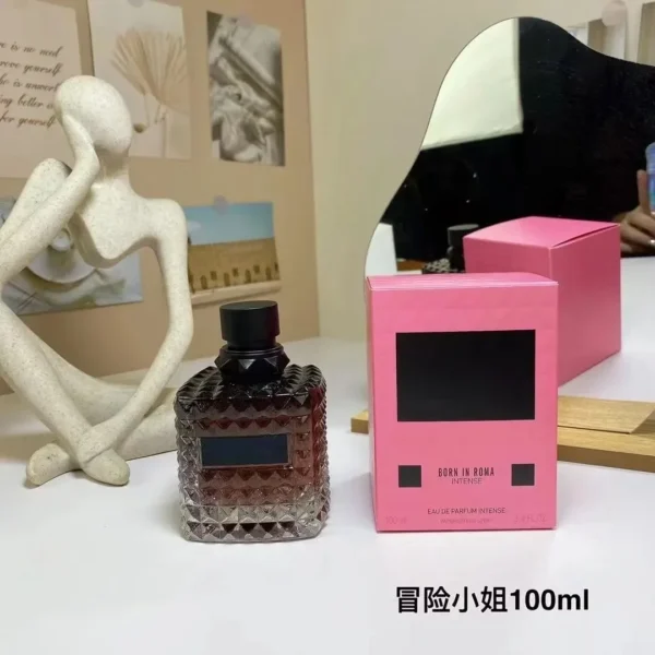 عطر "Born in Rome" للجنسين – 100 مل، فخامة وثبات