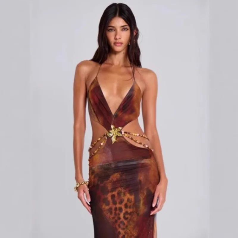 فستان صيفي نسائي ضيق بطبعة عصرية وشق عالي