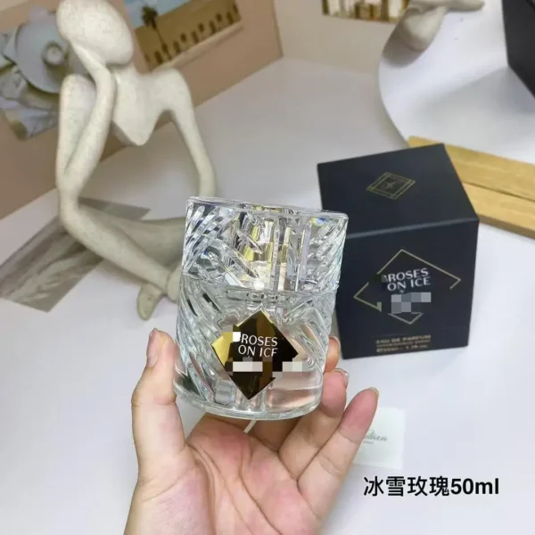 عطر فاكهي زهري للجنسين – 50 مل، برائحة براندي التفاح والوردة الثلجية - Image 3